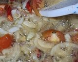 Foto langkah ke 3 dari resep Tumis Brokoli Wortel dan Sosis.