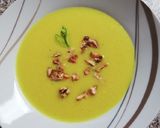 Kurkumás szárzellerkrémleves pirított dióval recept fázis 4 fotója