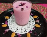 A picture of step 7 of Almond Rose Milk Shake.