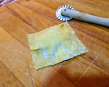 Foto del paso 9 de la receta: Ravioli de wonton con brandada, calabaza y salvia