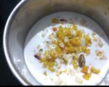 A picture of step 4 of Leftover mithai halwa.
