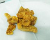 Foto langkah ke 5 dari resep Krupuk Kulit Babi Kriuk Hot.