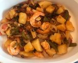 Foto del paso 2 de la receta: Camarones 🍤 con papas y chile ancho