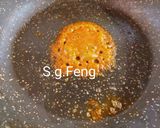 A picture of step 4 of Nanyang-Style Laksa Shrimp Noodles.