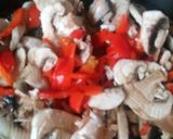 Foto del paso 1 de la receta: Tortilla española de champiñones 🍄🍄