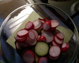 Фото кроку 1 до Салат с редисом и огурцом с кунжутом.