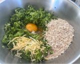 Foto del paso 2 de la receta: Tortitas de brócoli y queso
