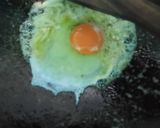 Foto langkah ke 2 dari resep Tumis sawi putih mix telur.