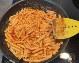 Une image de l'étape 1 de Curry de pois chiches avec penne complète.