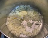 Une image de l'étape 2 de Soupe veloutée de potimarron et pommes de terre.