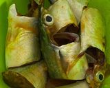 Foto langkah ke 2 dari resep Ikan Kembung Goreng.