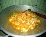 Foto langkah ke 6 dari resep Sambel goreng rambak kentang simple.