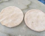 A picture of step 3 of Aloo paratha.