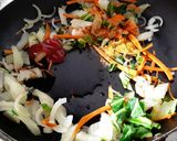 Foto del paso 1 de la receta: Fideos🍝 con col🌿, cebolla🌰 y zanahoria🥕...🤔