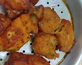 A picture of step 3 of #SIS#Urad dal channa dal onion thunukku,(thukada)tomato chutney.