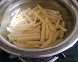 फ्रेंच फ्राइज विद चीज़ सॉस (French Fries with Cheese sauce recipe in Hindi) रेसिपी चरण 2 फोटो