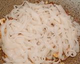 Foto langkah ke 5 dari resep Pad Thai, kwetiau goreng khas Thailand.