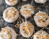 Foto del paso 4 de la receta: Champiñones rellenos de gambas y queso gorgonzola