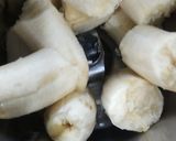 A picture of step 1 of Cocoa banana milkshake.