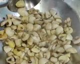 A picture of step 1 of Mashroom matar ki sabji.