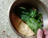 Foto del paso 5 de la receta: Pizza chica de espinacas crudas c/base de maíz
