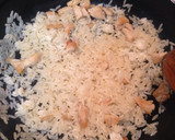 Foto del paso 2 de la receta: Arroz con pollo y queso