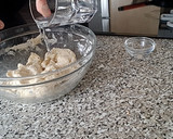 Foto del paso 6 de la receta: Coca salada con escalivada, huevo duro, atún... (con lo que prefieras)