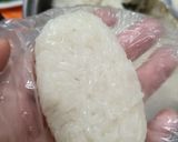 Foto langkah ke 5 dari resep Manggo Sticky Rice Sushi.