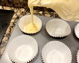 Foto del paso 5 de la receta: Magdalenas muy esponjosas!