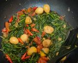 Foto langkah ke 3 dari resep Tumis Kangkung Puyuh.