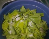 Foto langkah ke 2 dari resep Tumis Daun Genjer.