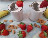 A picture of step 3 of Strawberry banana smoothie.