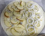 Foto del paso 2 de la receta Pizza de queso azul y manzana
