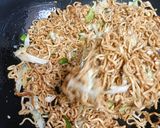 Foto langkah ke 5 dari resep Mie Goreng Jawa.
