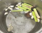 รูปขั้นตอนการทำที่ 1 ของ ต้มยำไก่บ้าน