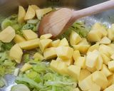 Póréhagymás cukkini krémleves, pirított gombával! recept fázis 1 fotója
