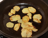 Foto del paso 5 de la receta: Chip Burger con queso fundido, huevo y cebolla caramelizada