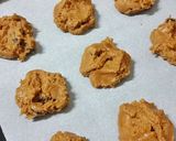 Foto langkah ke 3 dari resep Choco Chips Soft Cookies.
