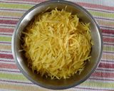 বাদাম ও কারি পাতা দিয়ে মুচমুচে আলু ভাজি রেসিপির ধাপ 1 ছবি