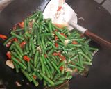 Foto langkah ke 5 dari resep Tumis kacang panjang plus krecek (rambak kulit sapi).