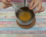 Foto del paso 6 de la receta Flan de miel con bizcocho en vasitos