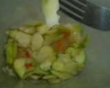 Foto langkah ke 1 dari resep Asinan mangga madu.