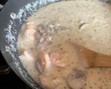 A picture of step 4 of Creamy Shrimp and Mushroom Fettuccine.