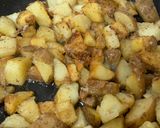 Foto del paso 1 de la receta: Papas rústicas con carne
