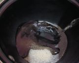 Foto langkah ke 3 dari resep Roasted Milk Tea With Grass Jelly.
