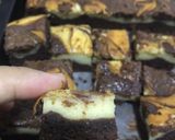 Foto langkah ke 9 dari resep Cream Cheese Brownies.
