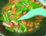 Foto langkah ke 2 dari resep Urak-arik telur sayur.