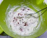 Foto del passaggio 7 della ricetta Torta mousse con cioccolato, panna e fragole