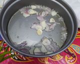 Foto langkah ke 2 dari resep Tumis Kornet Simple Bahan Seadanya.