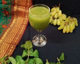 A picture of step 4 of Green Grapes Mint Cooler.